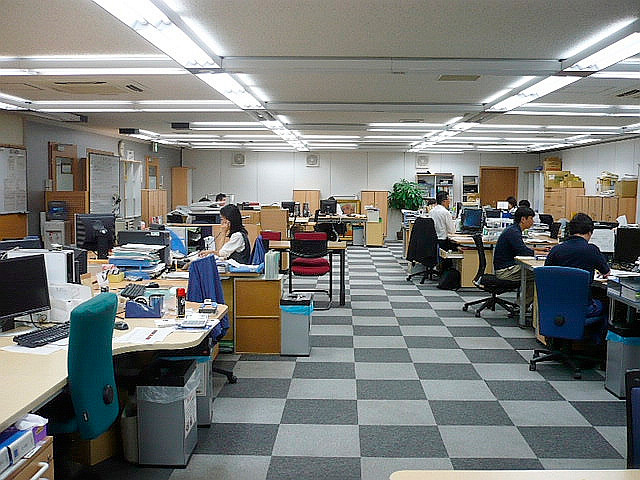 Типичный японский офис (автор Peter-Rabbit on Flickr)